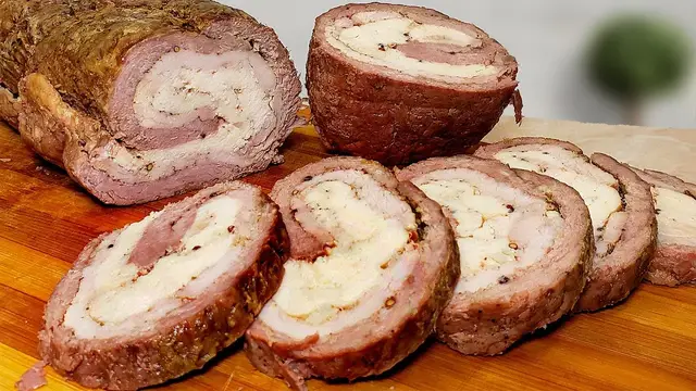 Вкусный мясной рулет