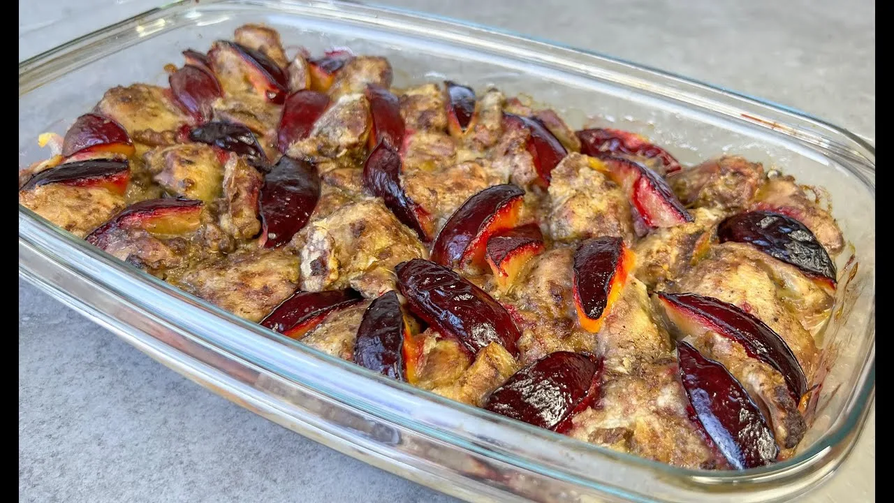 Нежная куриная печень со сливами в духовке
