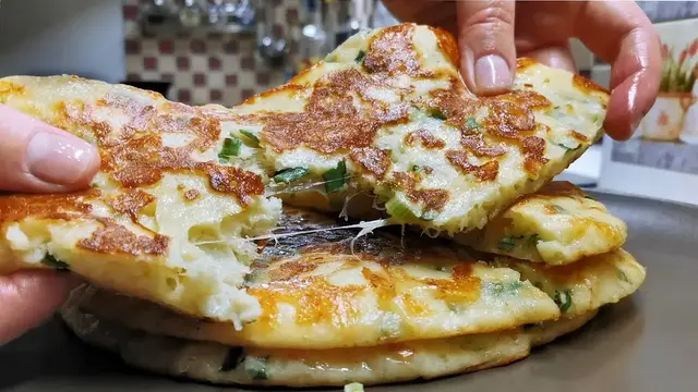 Сырные лепешки на сковороде