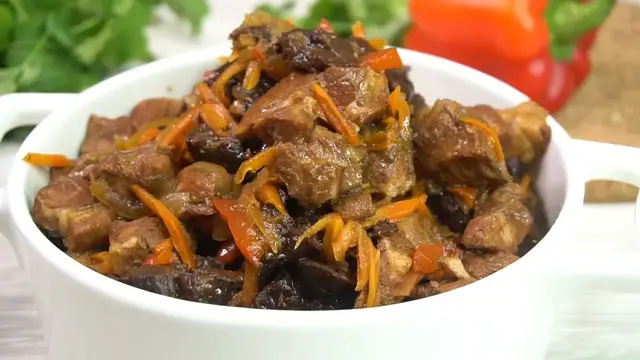 Сочное мясо с черносливом на ужин 