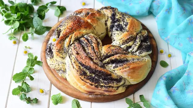 Калач с маком 