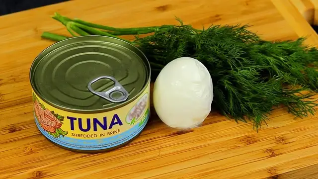 Невероятно вкусный салат с тунцом