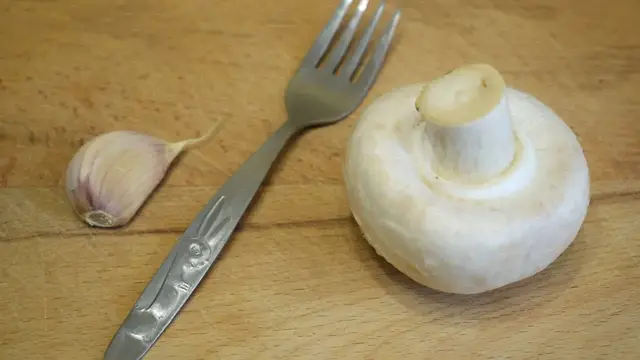 Сочные котлеты с грибами