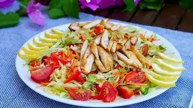 Азиатский салат с курицей