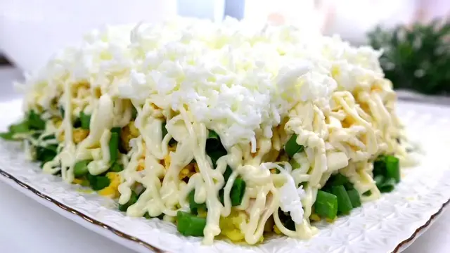 Вкусный салат с копченой курицей