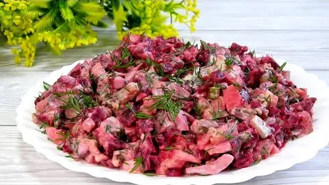Полезный салат с печенью трески и свеклой