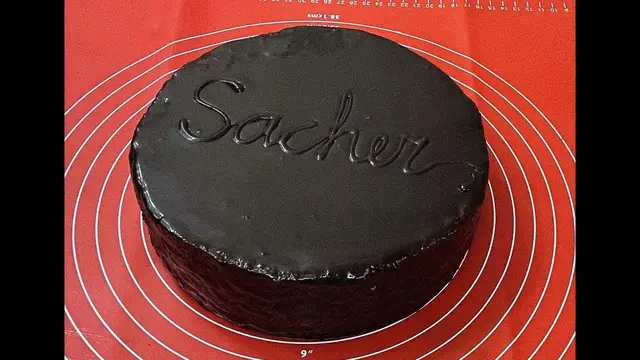 Шоколадный торт Захер