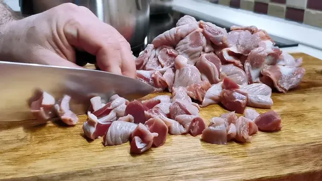 Куриные желудочки в соусе по-кавказски