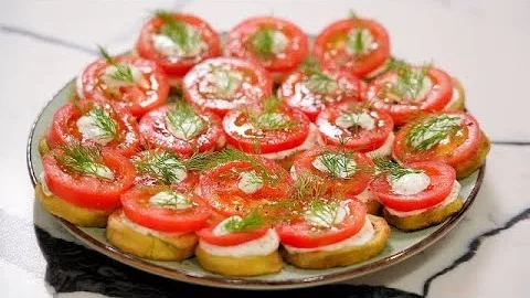 Баклажаны с помидорами и сметанным соусом