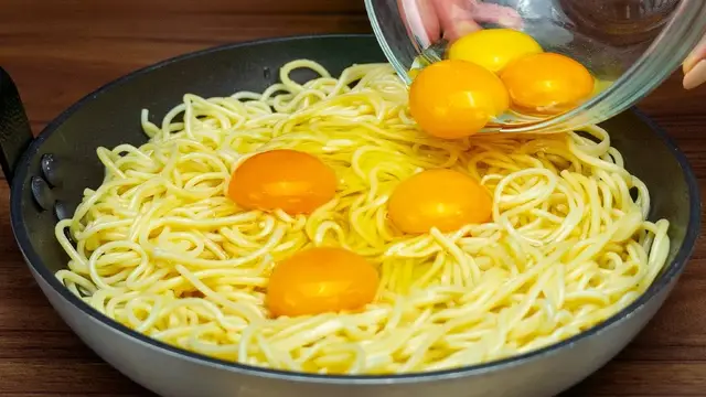 Вкусная паста на сковороде