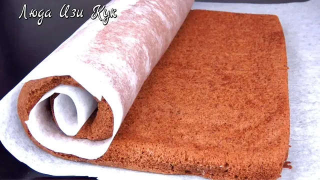 Шоколадный бисквитный рулет в духовке 