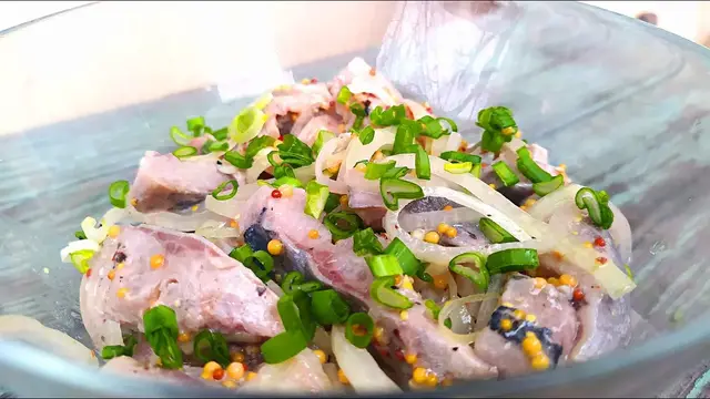 Очень вкусная маринованная селедка