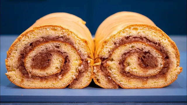 Простой яблочный рулет