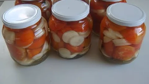 Помидоры с луком на зиму