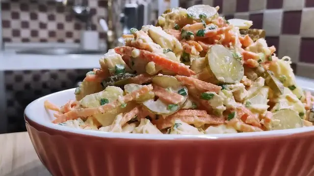 Салат с курицей на новогодний стол 