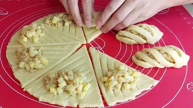 Воздушные булочки с яблоками