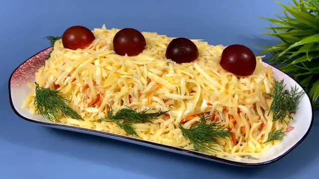 Слоёный салат с шампиньонов и курицы