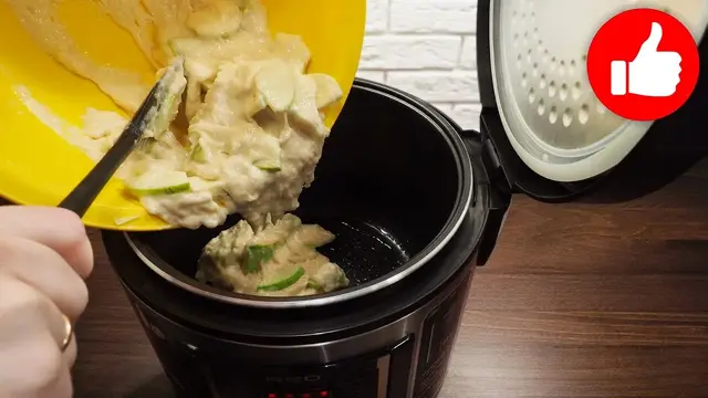 Яблочный пирог к чаю в мультиварке