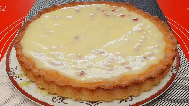 Лёгкий пирог с ягодами и сметанным кремом