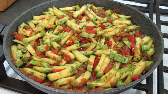 Вкусный салат из кабачков