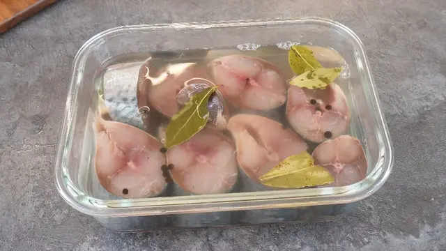 Малосолёная скумбрия экспресс способом