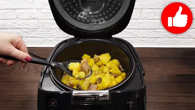 Тушёная свинина с картофелем и грибами в мультиварке