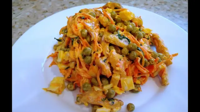 Салат с корейской морковью и курицей
