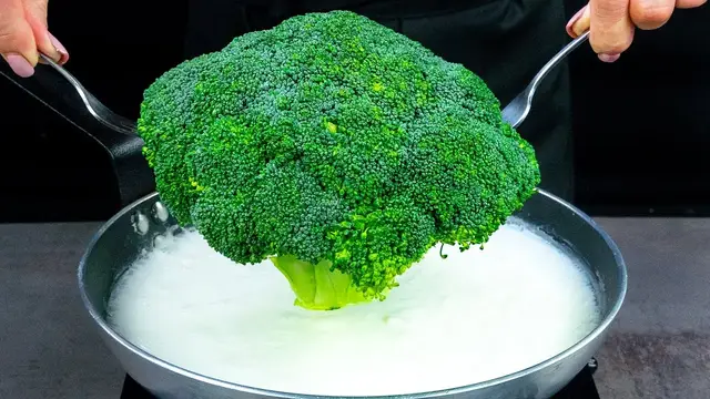 Запеканка из брокколи с сырным соусом и беконом