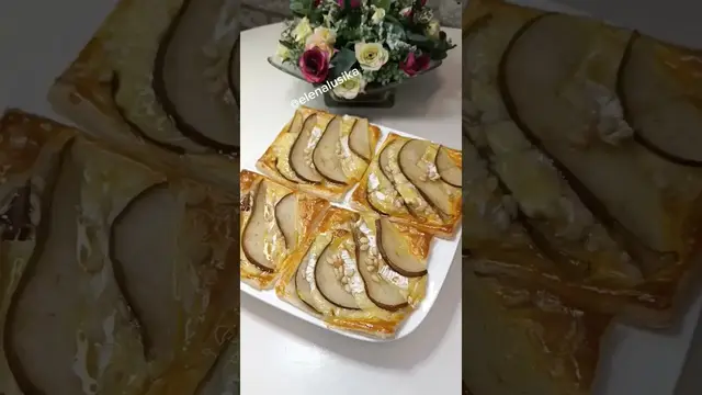 Слойки с грушей и камамбером