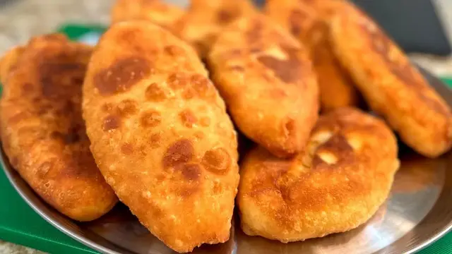 Пирожки с картошкой на сковороде