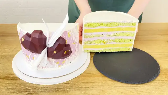 Вкусный торт с бананом и ягоды