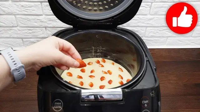 Манник с клубникой в мультиварке