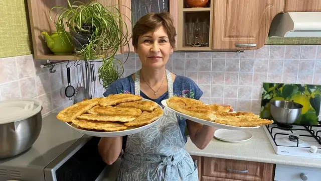 Сочные и пузырчатые чебуреки из универсального теста