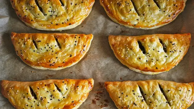 Грузинский пирог с курицей и грибами