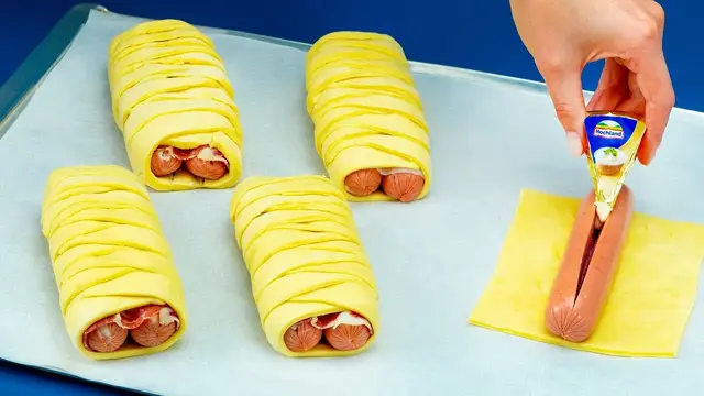 Булочки из слоёного теста с сосисками и беконом