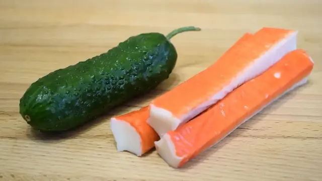 Бюджетный салат с крабовыми палочками