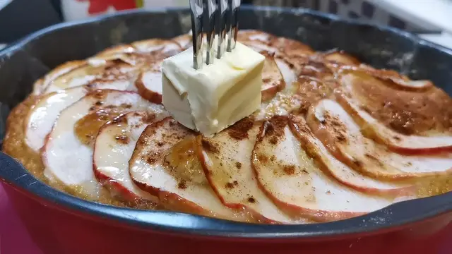 Пирог манник с яблоками