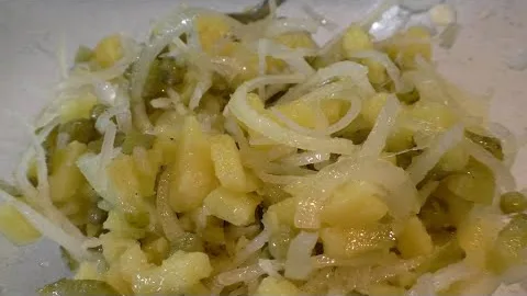 Простой салат с картошкой и огурцами на каждый день