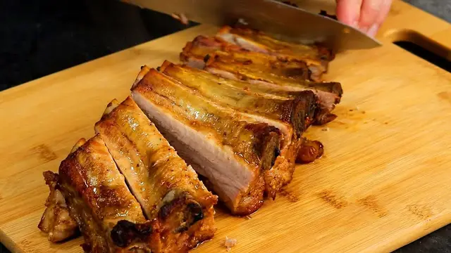 Запеченные свиные ребрышки