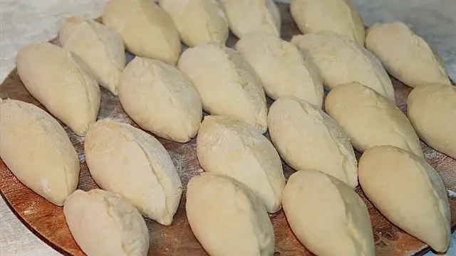 Вкусные вареники с творогом из теста на дрожжах