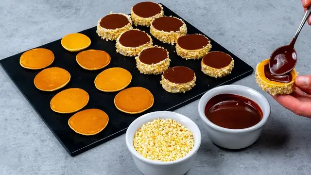 Десерт из мини-блинов на сковороде