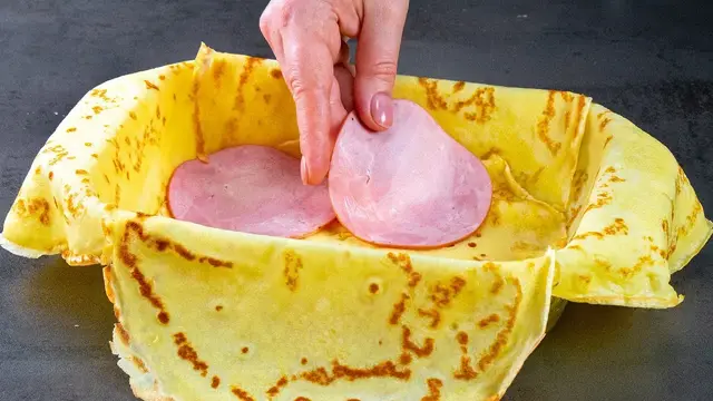 Пирог из блинов с ветчиной и сыром на ужин