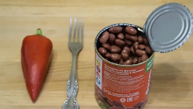 Самый ходовой салат с фасолью