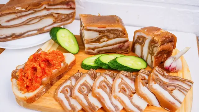 Закуска из сала и свиных шкурок