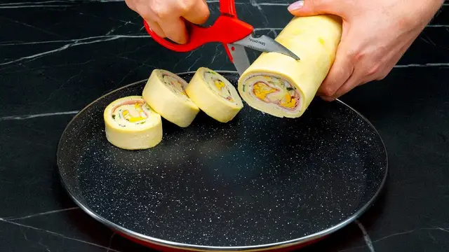Слоёный пирог с окороком и сыром