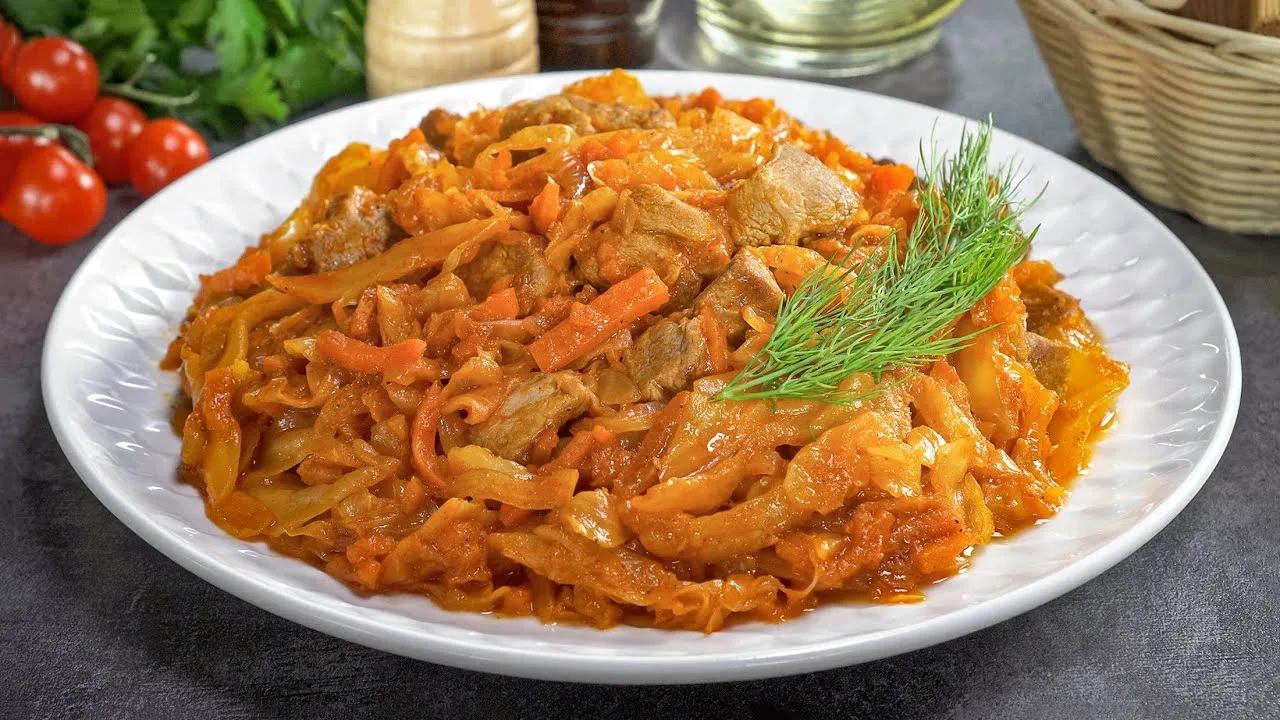 Тушёная свинина с капустой 