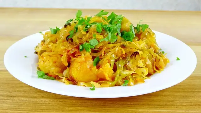 Тушеная капуста с картошкой