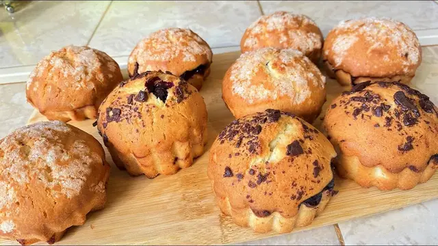 Восхитительные кексы с шоколадом и ягодами