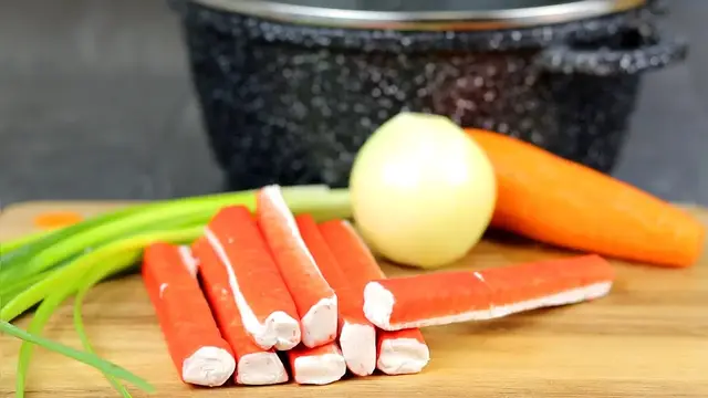 Суп с крабовыми палочками