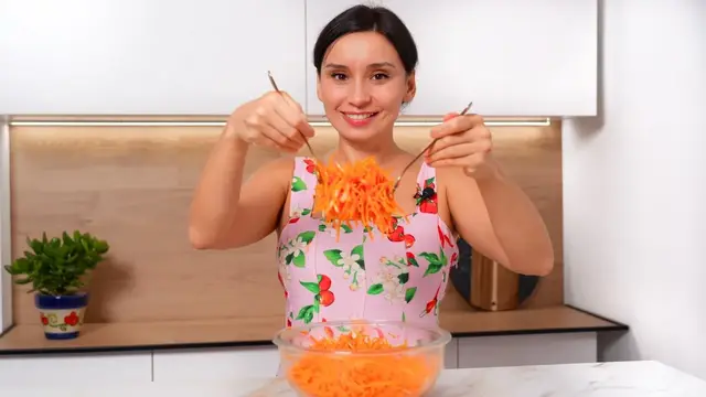 Салат из моркови с зерновой горчицей